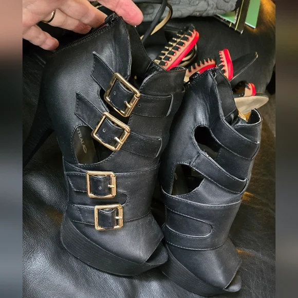Body Central Black Platform Heels with Gold Buckles sz7.5 - Picture 7 of 8